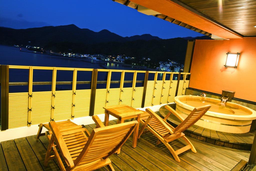 Shin Kaikatei Izumi Hotell Izu  Exteriör bild